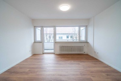 Frisch saniert! Stilvolle 1-Zimmer-Wohnung mit Balkon und neuer Einbauküche in Germering