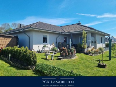 Winkelbungalow am Schloßberg, 4 Zimmer, 122 m², 700 m² Grundstück, Kamin, Fußbodenheizung, Carport!