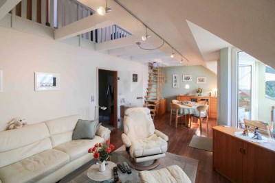 Behaglichkeit pur: 3-Zi.-Maisonette-Whg. mit Balkon und Carportstellplatz in Citylage
