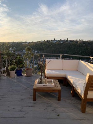 Helle Dachgeschosswohnung mit tollem Ausblick in ruhiger Lage