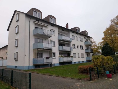 Helle 3-Zimmer-Dachgeschosswohnung mit Einbauküche in zentraler Lage von Obertshausen