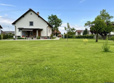 Einfamilienhaus mit 1.480m2 großem Garten am Tirolerbach mit ausbaufähigem Dachgeschoss &amp; Anlagepotential, Grundstücksteilung auch möglich