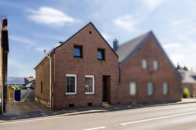 Dormagen-Nievenheim: Einfamilienhaus mit Einliegerwohnung sucht neue Bewohner!