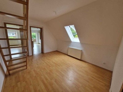 Großzügige 4-Zimmer-Wohnung mit Balkon+ausgebautem Dachboden in einem gepflegten Zweifamilienhaus