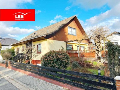 ***Wunderschönes Einfamilienhaus mit Garten, Pool, Garage und großer Nutzfläche***