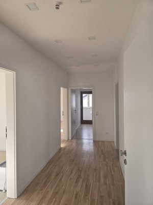 Frisch renoviert!!! 3,5 Zi Dachgeschoss Wohnung in Muggensturm, Loggia, zentrale Lage