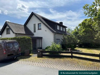Geräumiges Einfamilienhaus mit Doppelgarage und schönem Garten