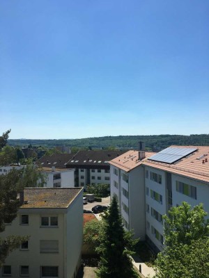 Schöne, modernisierte 3-Raum-Wohnung mit Einbauküche und Ausblick in Esslingen