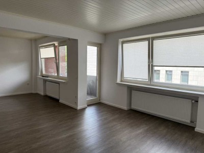 Exklusive, modernisierte 4-Raum-Wohnung mit EBK im Landhaus Stil von Bulthaupt in Neuss