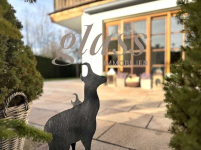 Alpenstil & Wärme – Gartenwohnung mit Kachelofen und sonnigem Garten