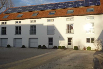 Schöne Dachgeschoss-Wohnung mit Einbauküche in Freising (Kreis)