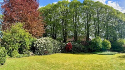 Bezugsfreies Einfamilienhaus mit Carport und Baugrundstück // Wacken, Lindenallee