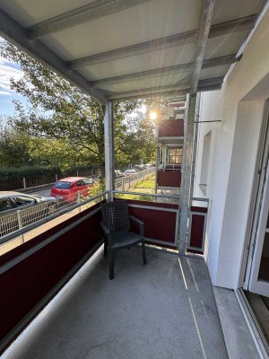 Frisch renovierte 2-Zimmer-Hochparterre-Wohnung mit Balkon in Augsburg