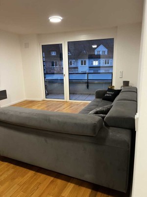 Geschmackvolle 2-Zimmer-Penthouse-Wohnung sowie Balkon und Einbauküche in Karlsruhe