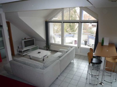 Geschmackvolle, gepflegte 2,5-Raum-Wohnung mit geh. Innenausstattung mit Balkon und EBK
