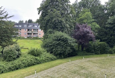 ** Frühstücken mit Blick ins Grüne - Erstbezug nach Sanierung! **