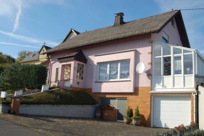 "FÜR DIE FAMILIE GEEIGNET - IDYLLISCHES WOHNHAUS MIT GARTEN - IN RUHIGER ORTSLAGE"
