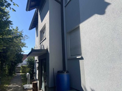 Frisch renovierte Dachgeschosswohnung mit Gartenmitbenutzung