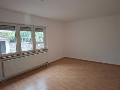 1000 € - 74 m² - 2.0 Zi.