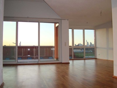 *PENTHOUSE* mit Skylineblick! 3,5 Zimmer-Maisonette - EBK, Gäste-Bad, Terrasse, Balkon, Garage uvm.