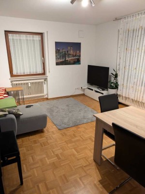 Erstbezug nach Sanierung mit Balkon und Einbauküche: Geschmackvolle 3-Zimmer-Wohnung