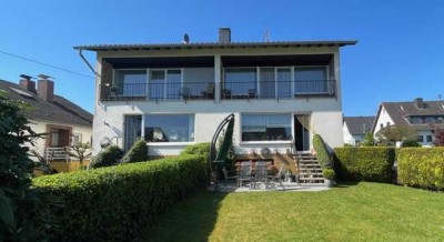 2 auf einen Streich: Vielseitig nutzbares Doppelhaus - 1 Hälfte vermietet-