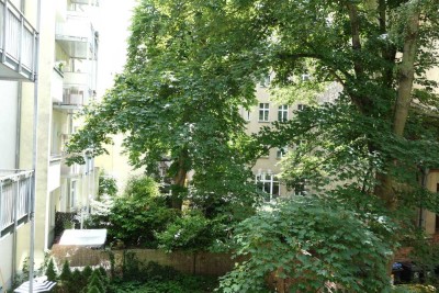 Bezugsfrei am Ostkreuz: Sehr ruhige 2-Zimmer-Wohnung im Gartenhaus mit Loggia und Lift