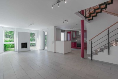 High-quality terraced house in split-level construction with exclusive furnishings, terraces, garage