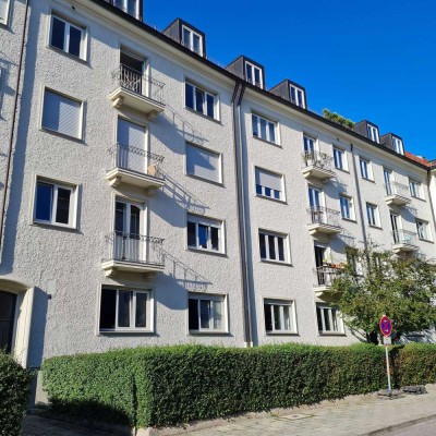 Zwischen Friedensengel und Prinzregentenplatz: Großzügige 3-Zimmer-Altbauwohnung mit Balkon