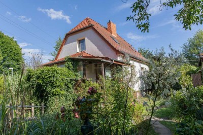 Einfamilienhaus mit 800QM großem Garten zu verkaufen-Sanierungsbedarf!