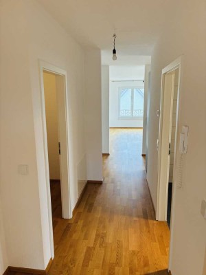 Grosszügige 3,5 Zimmer Penthouse Wohnung mit überdachtem Balkon - 88250 Weingarten