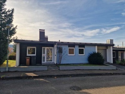 Einfamilienhaus im Bungalowstil mit Garage