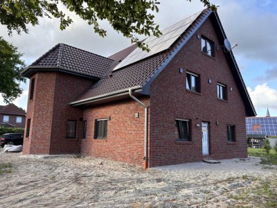 Schöne EG-Wohnung 3 ZKB im KFW40-Haus inkl. Terrasse, Parkplatz, neue Einbauküche