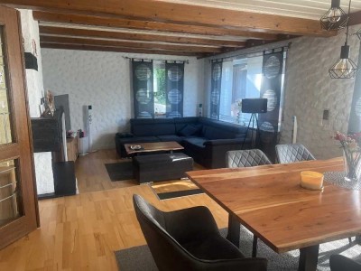 "Rundum modernisiertes 2-FH mit Winterbalkon, Gartenhaus & Garagen – auch zur Vermietung geeignet"