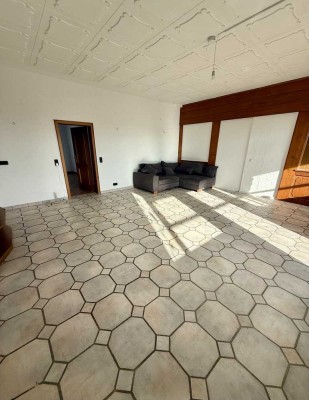 WG-Neugründung: WG-Zimmer in großzügiger 6er WG - Zwei Küchen, drei Bäder, zwei Garagen und Terrasse