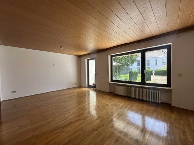 Viel Raum für Groß und Klein – Wohnglück mit Garten in Offenhausen