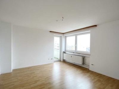 Freie und gepflegte Wohnung mit Loggia in Neuburger Schwalbangersiedlung