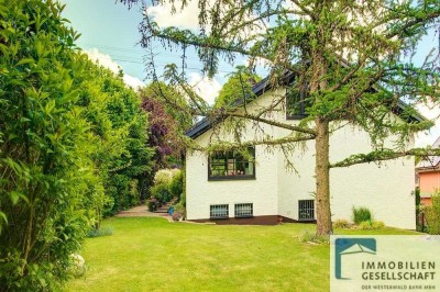 Charmantes und geräumiges Familienhaus mit tollem Wohngarten in Streithausen