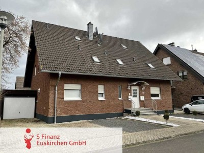 Euskirchen-Großbüllesheim: Zweifamilienhaus mit Ausbaupotential!