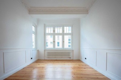 Erstbezug im P-Berg: 2-Zi Altbau, Balkon + Erker, Stuck, Bad mit Fenster + Regendusche, Provi.frei