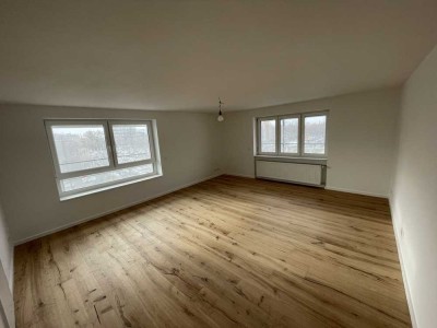 Helle und Geräumige 4-Zimmer-Wohnung in Karlsruhe Weststadt mit Balkon