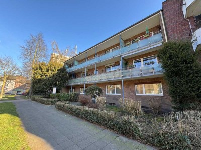IN RENOVIERUNG | 2 Zimmer Wohnung | Balkon | Wannenbad mit Fenster
