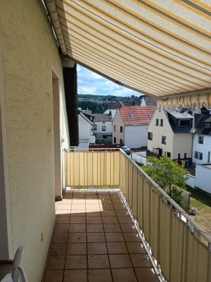 Charmante3-Zimmer-Dachgeschosswohnung mit Balkon und Einbauküche in Koblenz