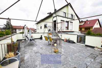 WIE DAS EIGENE HAUS - 8 ZIMMER MAISONETTE WOHNUNG - EIGENER GARTEN - DACHTERRASSE - DOPPELGARAGE
