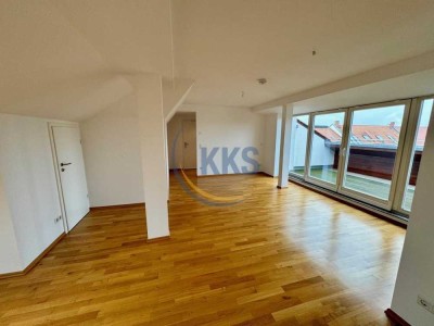 *Bezugsfrei* Exklusive Maisonettewohnung mit großer Dachterrasse, Balkon + Lift