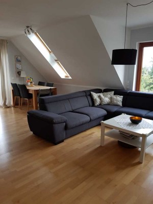 Attraktive und gepflegte 5-Raum-Dachgeschosswohnung mit geh. Innenausstattung mit Balkon und EBK