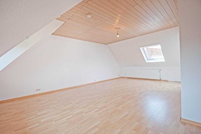 Gepflegte 3- Zimmer Dachgeschosswohnung in praktischer Lage! 
- Stuttgart, Heumaden