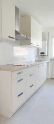 Erstbezug nach Sanierung: 3-Zi.-Whg. mit Balkon, mod. Tageslichtbad & Designküche, ÖPNV, Infrastrukt