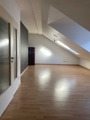 DACHGESCHOSS-STUDIO / DS 8 in MÜNCHEN-SENDLING / kompakt / gepflegt / ruhig / frei!!!