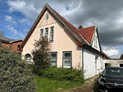 Sanierungsbedürftiges Einfamilienhaus mit Anbau und Garage in Tellingstedt